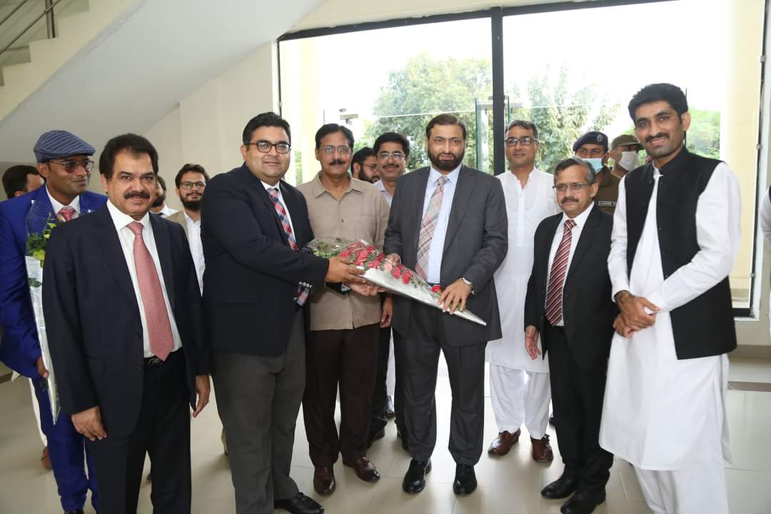 uo_sol's tweet photo. School of Law today organized ‘1st Annual Meet Up 2021,’ the chief guest of which was the honorable Mr. Muhammad Qasim Khan (Former Chief Justice, Lahore High Court, Lahore). Along with it, Mr. Muhammad Qasim Khan also inaugurated the ‘Center for Study of Human Rights’ at UO. https://t.co/GBJiTUOrmc
