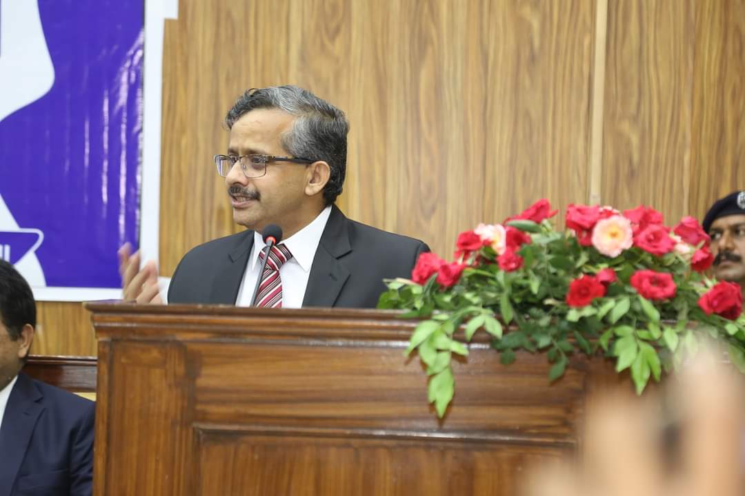 Vice Chancellor (UO) while speaking at ‘1st Annual Meet Up 2021, paid tribute to honorable Mr. Muhammad Qasim Khan (Former Chief Justice, LHC). People like Muhammad Qasim Khan are source of inspiration for society, who despite hardships strives for bringing change in the society