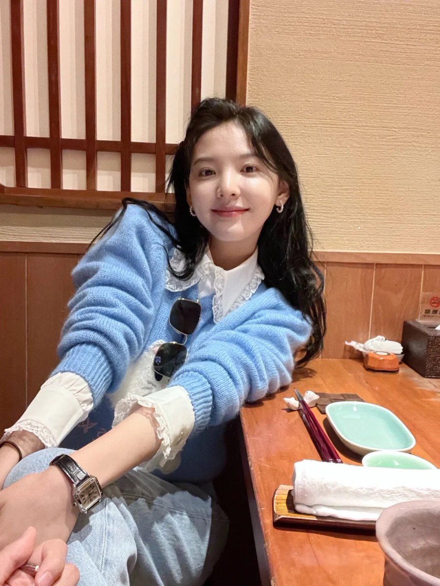 _xxing00's tweet photo. 뭐지 어디서 본거 같은 익숙함은..이분 나오는 거 봣엉나 초면인거같기도 하고 아닌거 같기도 하고ㅎㅎ https://t.co/iWLlefp9qv