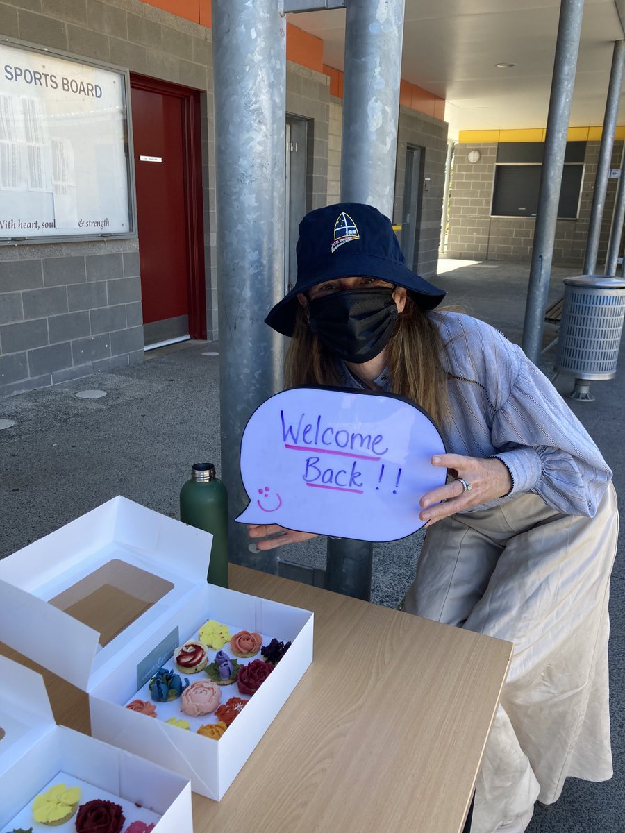 debclancy5's tweet photo. Welcome back students and staff ⁦@LakesGrammar⁩ we missed you! https://t.co/QFz7Ey43FF