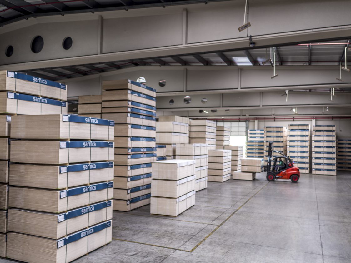 garnicaplywood's tweet photo. Getting to Know #Garnica. Garnica Baños de Río Tobía II, in La Rioja, is our production site specialised in large-format panels with a length of 3,100 mm. It produces #plywood panels for the #construction and #decoration industries. #Garnica #Industry #Pruduction #Innovation https://t.co/sEQGJHgmK9