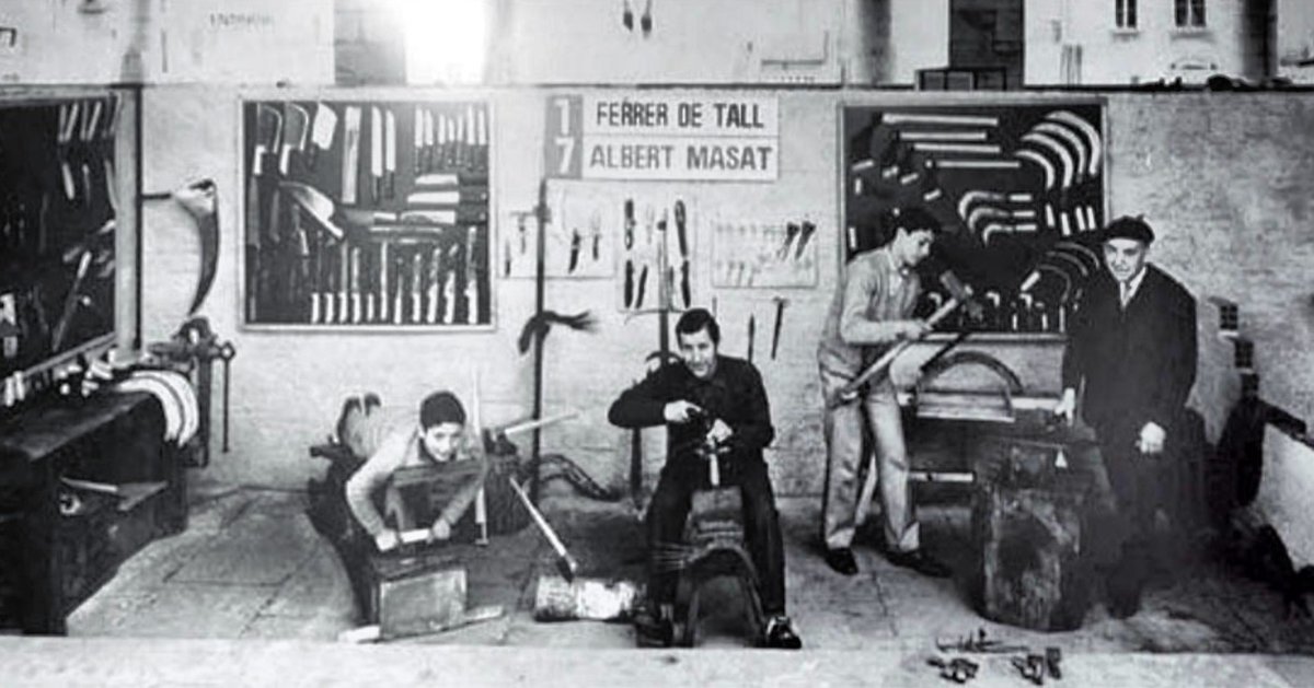 Cookiru3's tweet image. 🔙 Avui volem retre homenatge als nostres avantpassats! Ells van ser els fundadors de la Ganiveteria Masat, el 1886, a #Granollers. Ens sentim orgullosos de ser la 4a generació de la família Masat, amb més de 125 anys de recorregut!

📸 Fira d'artesans de 1969, a la Porxada!