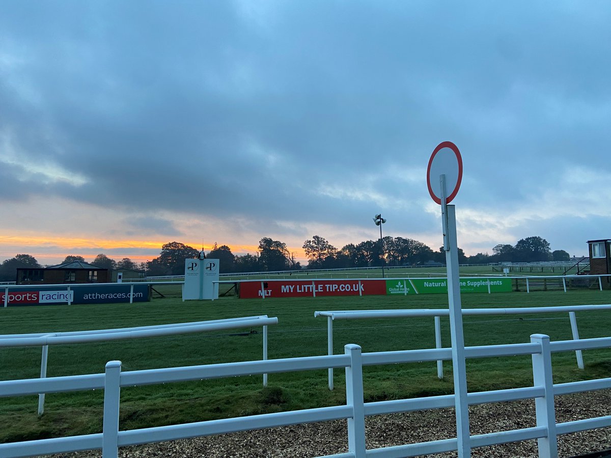 Plumpton Racecourse tweet media