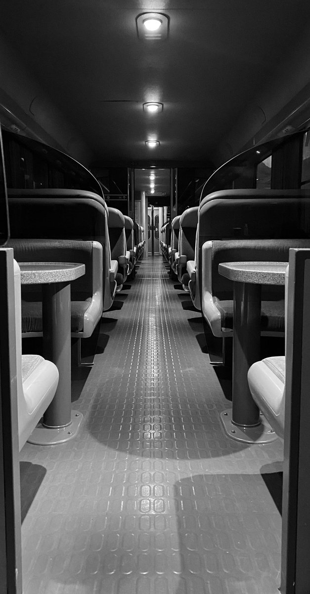 damien1504's tweet photo. Une voiture corail rien que pour moi 🥰🥰 #sncf #TrainCorail https://t.co/WE9EoDk6sm