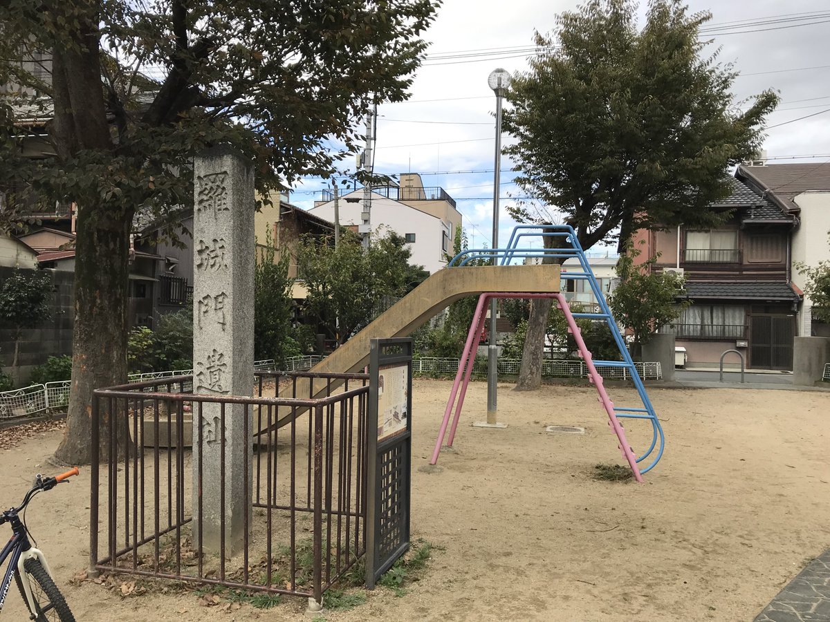 京都に来て最初にガッカリしたのはこれ 京都のとある有名史跡 今はこんな感じになっちゃってるらしい Togetter