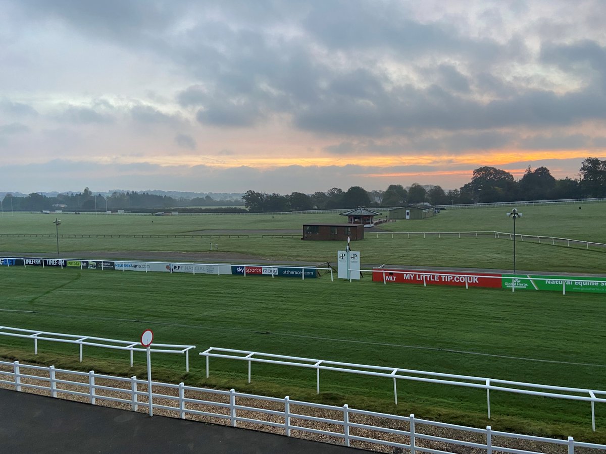 Plumpton Racecourse tweet media