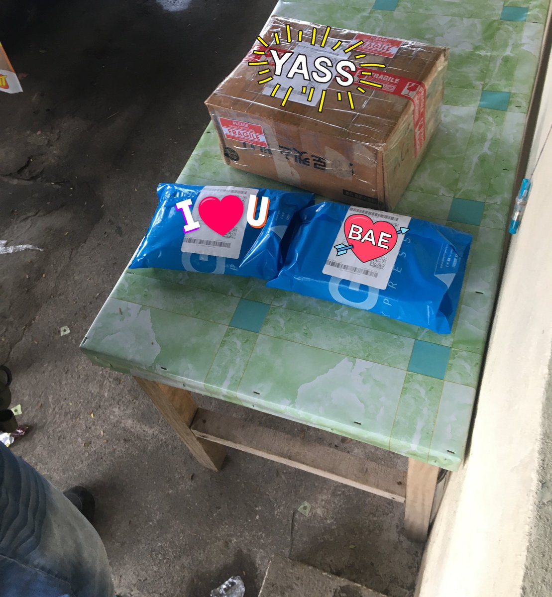 MakeItMine_PH's tweet photo. [#M8M_Updates]

Hello! Pwede na ako makaligo 😅🧼 Nakadaan na ulit sila kuya jnt at ggx riders sa amin for pick-up ng orders! More to gooo 💖😊 

- 🐔 https://t.co/ucgC9E08XO