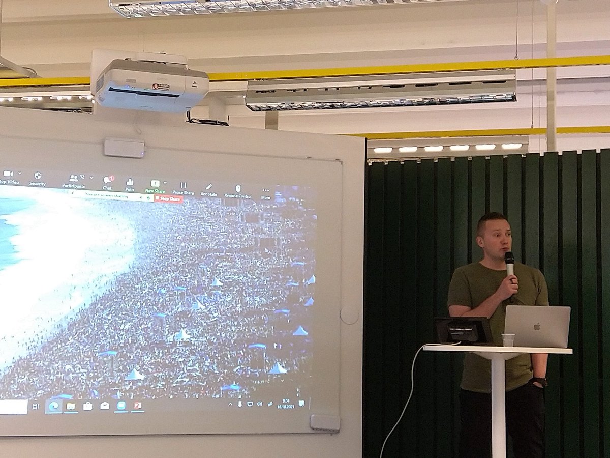 GenZ_Oulu's tweet image. GenZ - research on human-centric digital futures:  @pHaddington @noorahir and @SimoHosio  presented #GenZ_Oulu research e.g., on #AI literacy, #crowdsourcing and social #VR at #ICT research breakfast today @UniOulu  @ITEEOulu @info_tutkimus @SuomenAkatemia