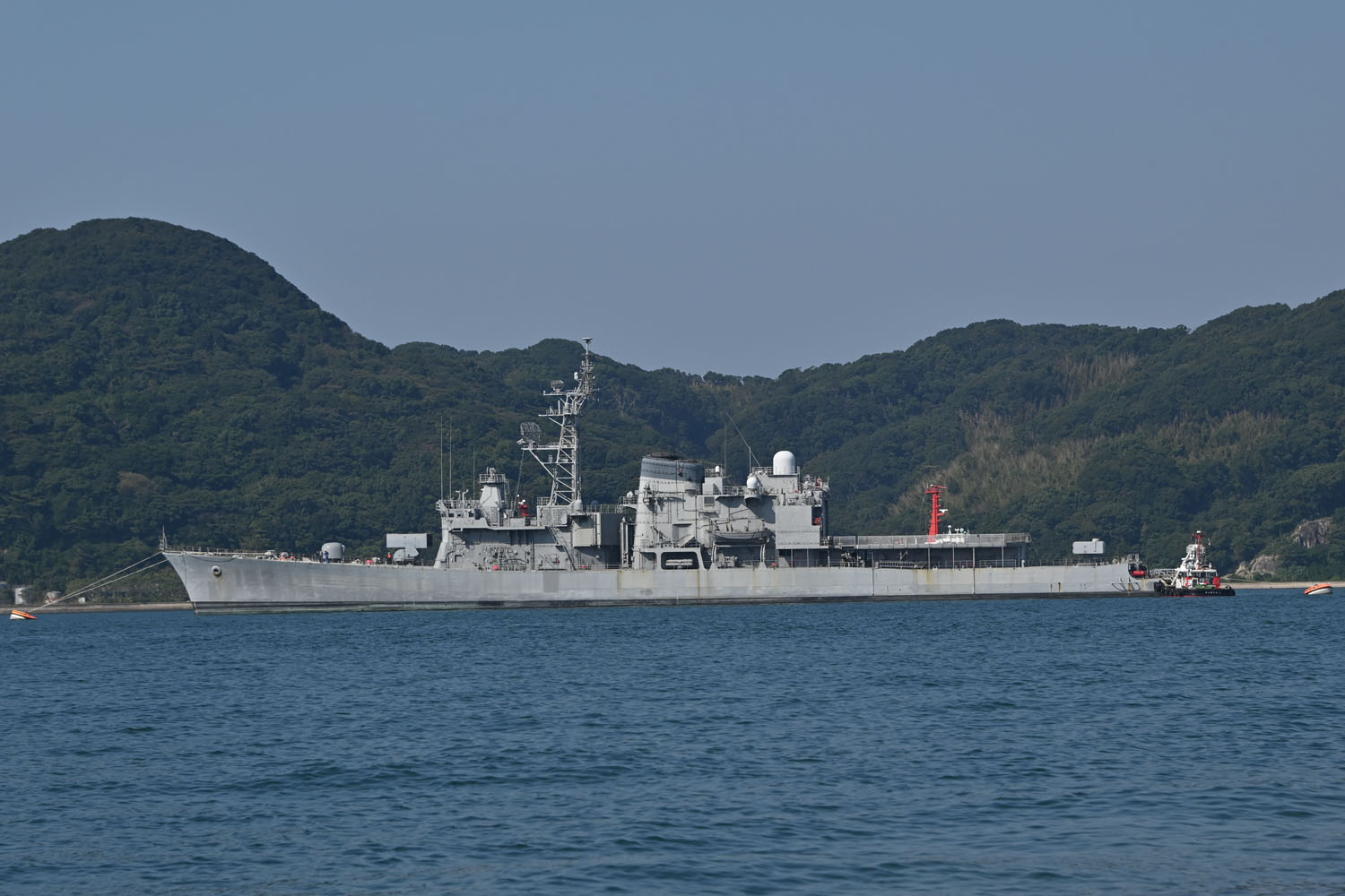 海上自衛隊佐世保地方総監部 公式 さようなら あさゆき 10月8日 金 佐世保教育隊沖でずっと初任海士達を見守っていた あさゆき 令和2年11月除籍 が曳船に引かれ 佐世保を後にしました 約33年間ずっと佐世保を母港としてきた あさゆき