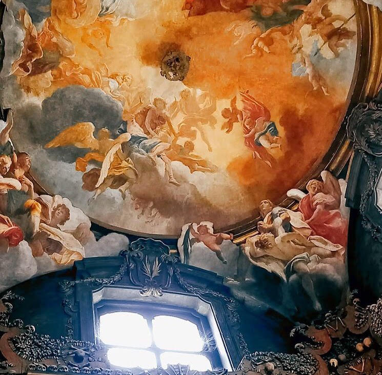 Dalla #ChiesadiSanBernardinoalleOssa, passando per palazzi infestati dai fantasmi e luoghi di streghe, giungeremo fino a #PiazzadellaVetra e il suo celebre "ponte della morte", in un viaggio alla scoperta di una #Milano stregata!🌓
---
bit.ly/2Z7TyQ1
📷: @ilvyart_