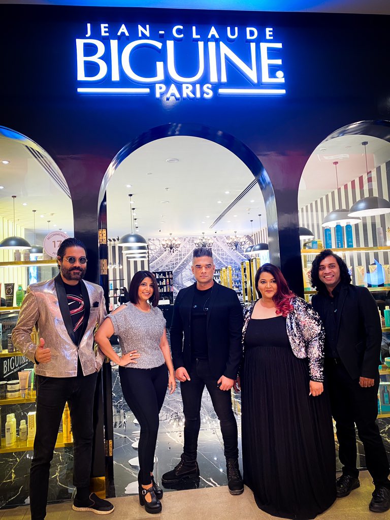 It was simply insane performing last night at the @jioworlddrive to a raving crowd! Special thanks to @BiguineIndia for the styling! 
📸 <a href="/somilshah09/">Somil Shah</a>