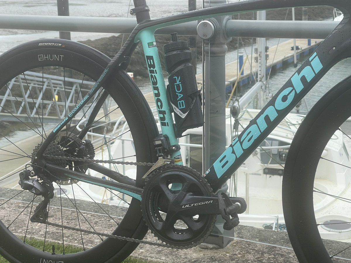 ChrisO_Alpine's tweet photo. Loving the @backhousejones water bottle on the @BianchiOfficial Looks@like it was made for it🤔 https://t.co/c295Y7eugj
