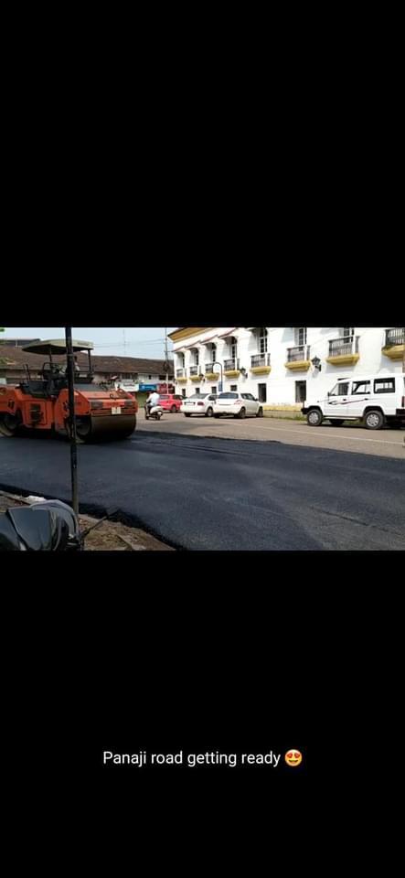 goanewshub's tweet photo. Goa govt has begun hot mixing of various roads on war-footing. CM @DrPramodPSawant had assured that the potholes would be filled by November 01. https://t.co/4rNWcMzp0p
