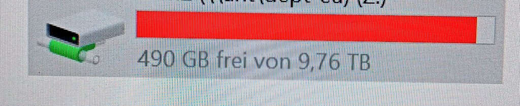 Ich arbeite bei einer Firma die weltweit bekannt für ihre Cloud ist + ein massiver Konzern. Dennoch Ruf der IT Chef gerade jeden an, denn jede Abteilung muss 100 GB löschen vom Netzwerk.

Nun kopiere und lösche ich seit 2 Stunden unsere Ordner. Arbeitszeit sinnvoll genutzt heute