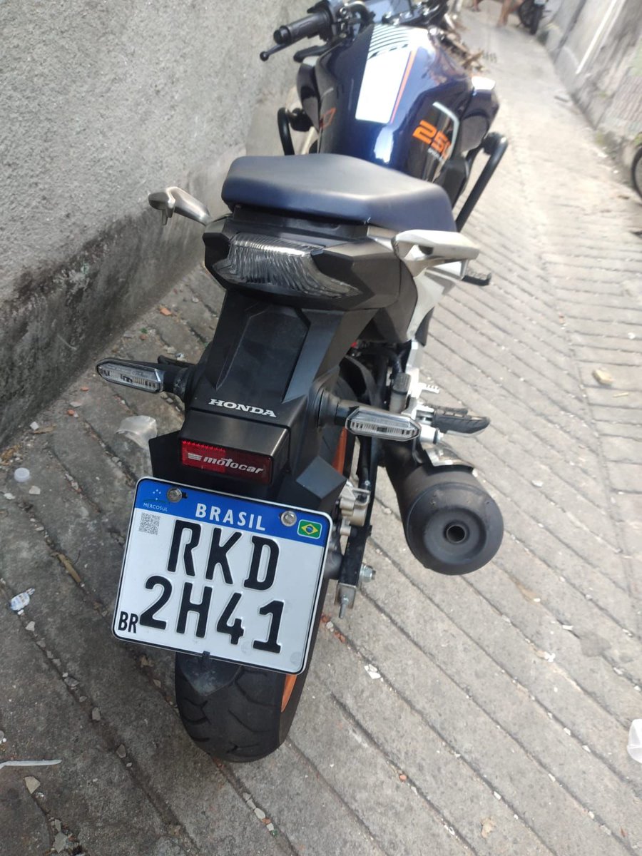 Aleandr96330777's tweet photo. Nós ajuda,roubaram essa moto do irmão da minha igreja nessa madrugada la na Rua 15 que viu nos avisa por favor ele ainda ta pagando https://t.co/WQevL77f4F