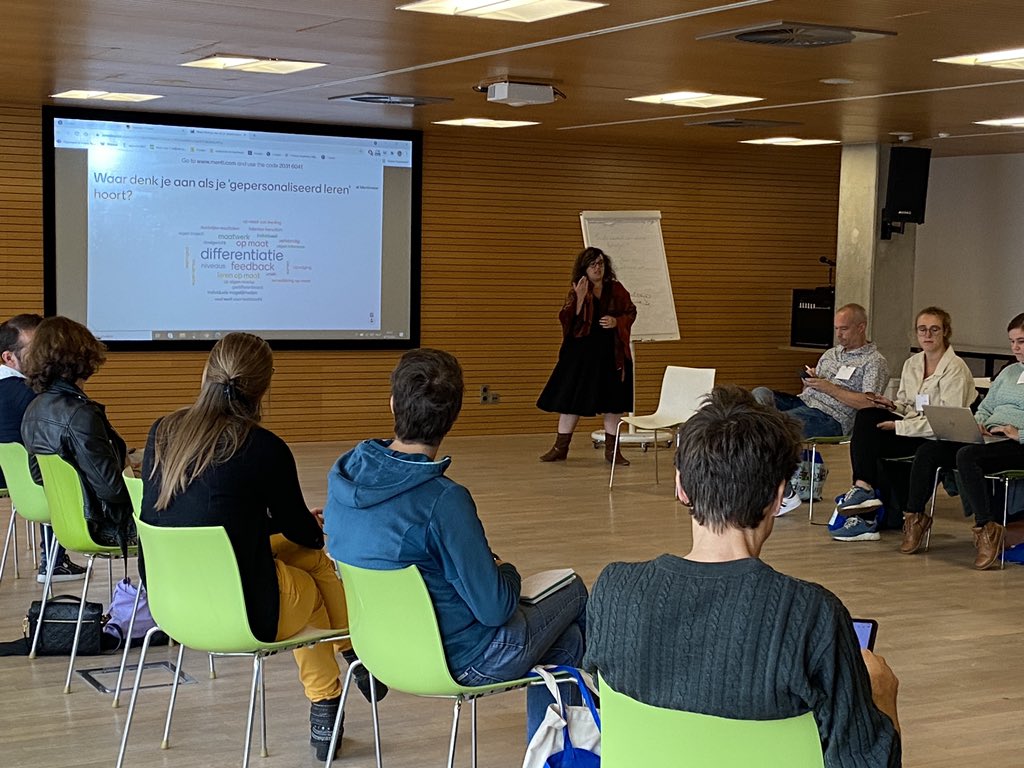 iLearn_VL's tweet photo. Tijd voor het namiddagprogramma van Digiwijs. Eerst even horen waaraan leerkrachten denken bij het concept βgepersonaliseerd lerenβ. #digiwijs #ilearn https://t.co/OiseHG6RCp