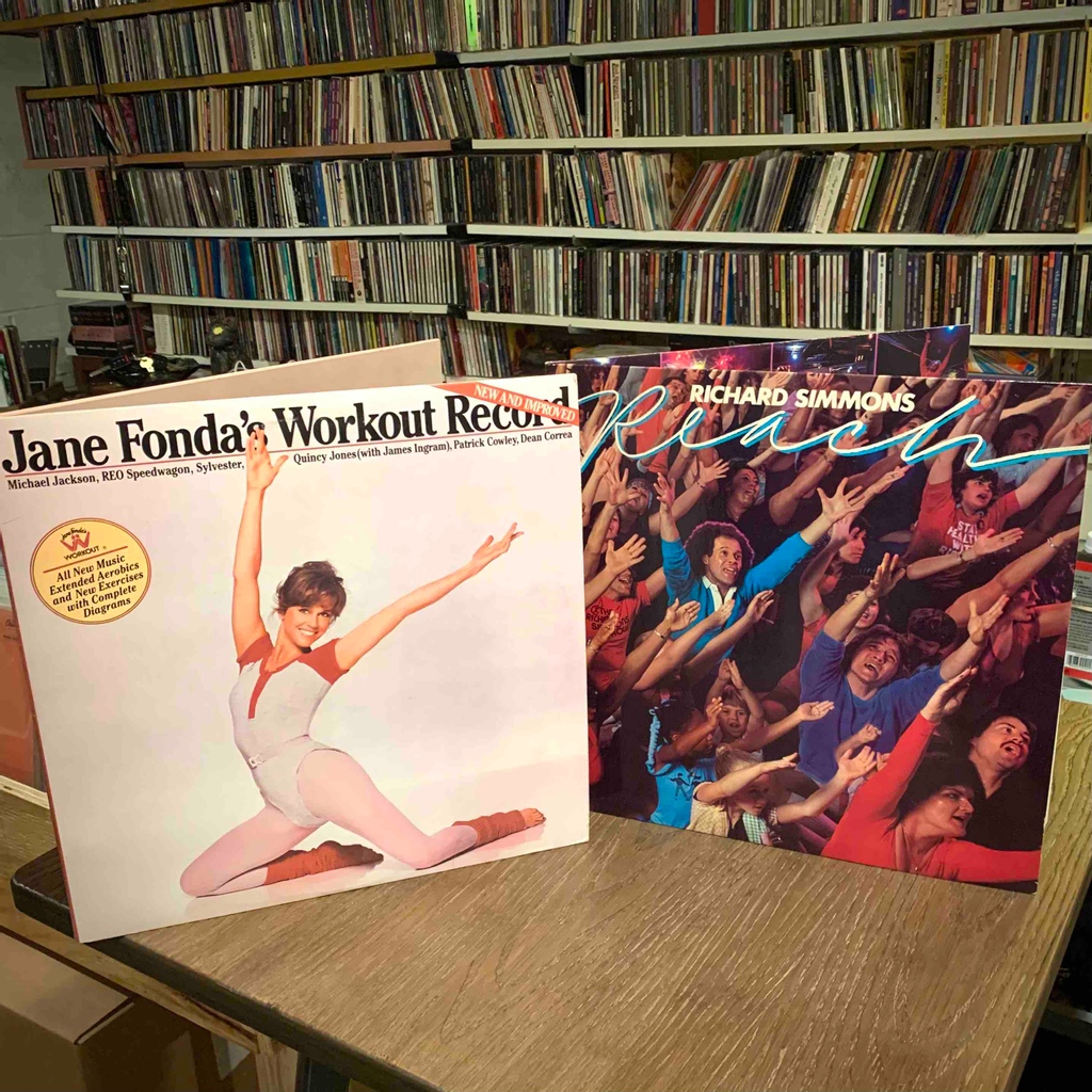 SweetVinylCafe's tweet photo. #exercisevinyl 

#janefonda
#richardsimmons
#exercise
#strangevinyl
#cratedigging https://t.co/ml5R1l6LwK