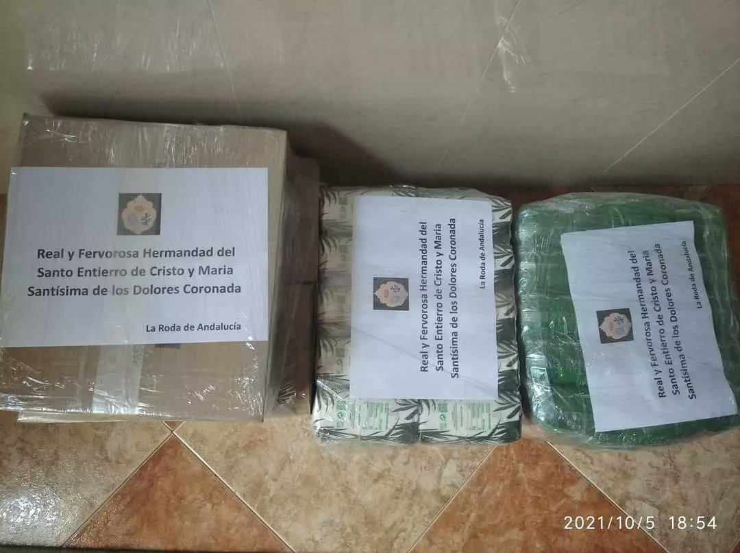 VDoloresRoda's tweet photo. Nuestra Hermandad, ha hecho entrega, de un lote de alimentos no perecederos destinados a los vecinos de la isla de #LaPalma afectados por la erupción del volcán.  

El Ayuntamiento ha organizado esta campaña de donación que estará abierta hasta el 7 de oct. a las 14:00h. https://t.co/sy3nnBCauY
