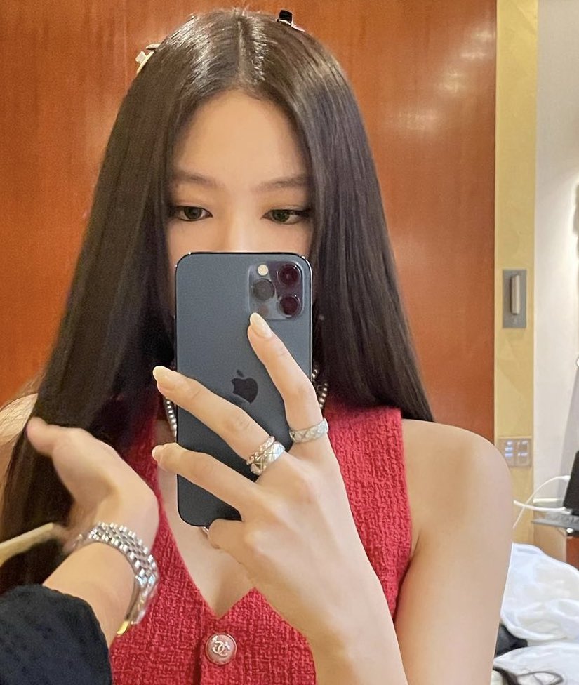 jnkstyle's tweet photo. chanel kind of day. https://t.co/PRnCbHOjrx