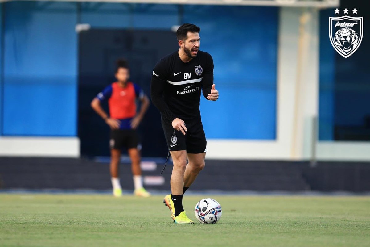 OfficialJohor's tweet photo. Today's training? Intensity levels!📈

More photos at https://t.co/Ecge4qll3r

#TrainingSession
#WinnersKeepWorking
#EightConsecutiveTitles
#JDTForAll
#LuaskanKuasamuJohor https://t.co/zYHc8m9kT8