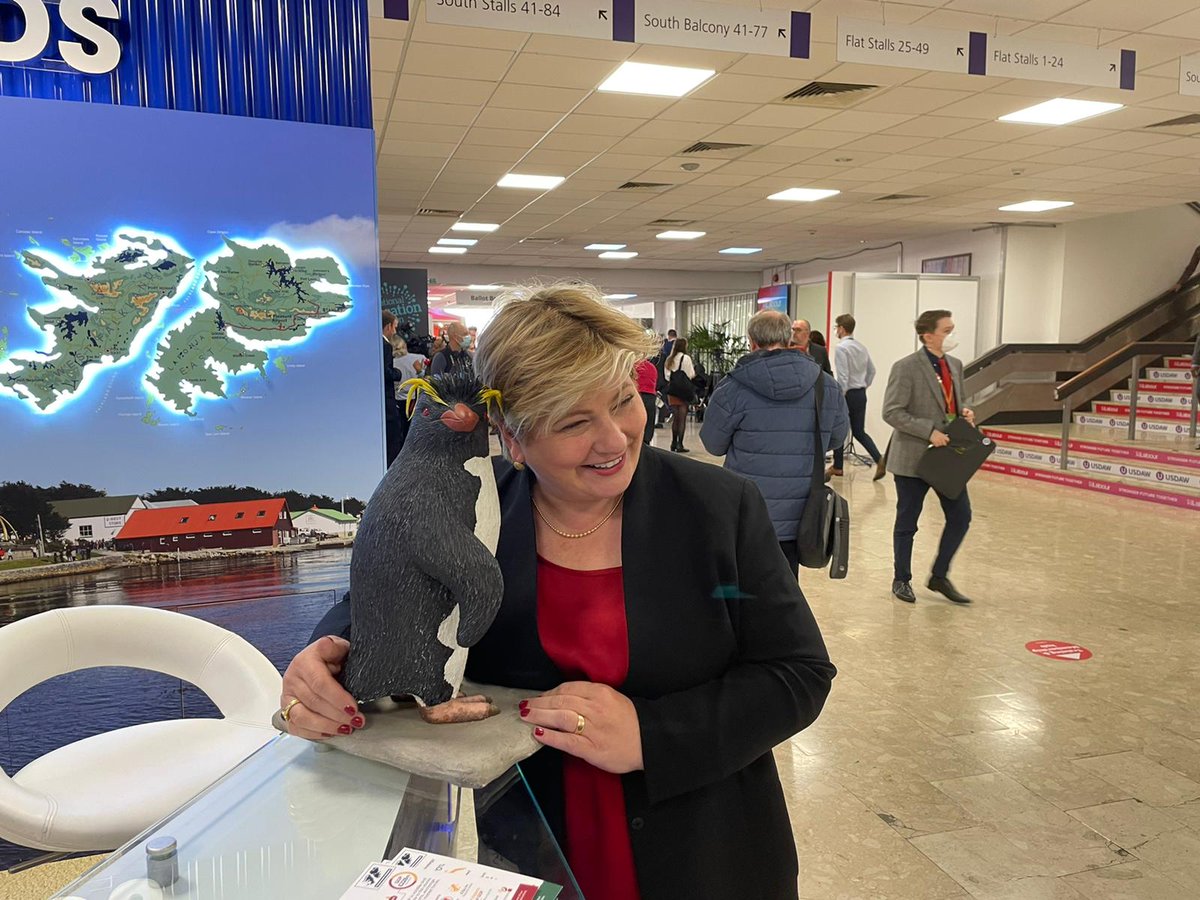 FalklandsRepUK's tweet photo. At this year's party conferences we have been joined by Rex the Rockhopper penguin. Whether it was it was Labour in Brighton or the Conservatives in Manchester, Rex was very popular! #Falklands #CPC21 #LPC21 #Penguins
@FI_Conservation https://t.co/sAQXRtTOCk