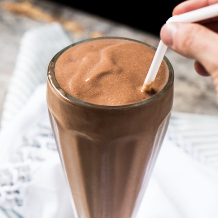 Lunchtime shake ideas💡

🍫 🟢Aero 
• 250ml milk alternative 
• scoop chocolate JP 
• 1tsp peppermint essence 

🍫🟠 Chocolate Orange 
• 250ml milk alternative 
• scoop chocolate JP 
• 1/2 tsp orange essence