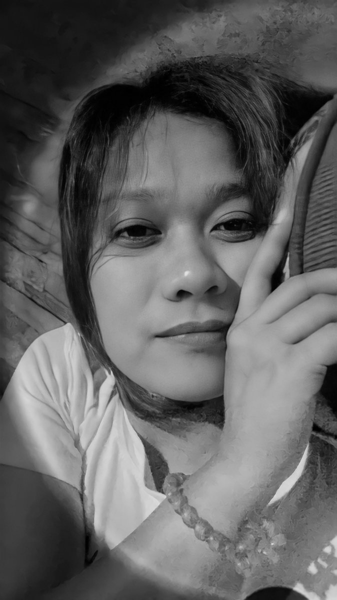 yhng_ph's tweet photo. Preloved eyebags for sale 😅😅😅 RSF: no longer needed lol # selfie https://t.co/tGmhtAxucv