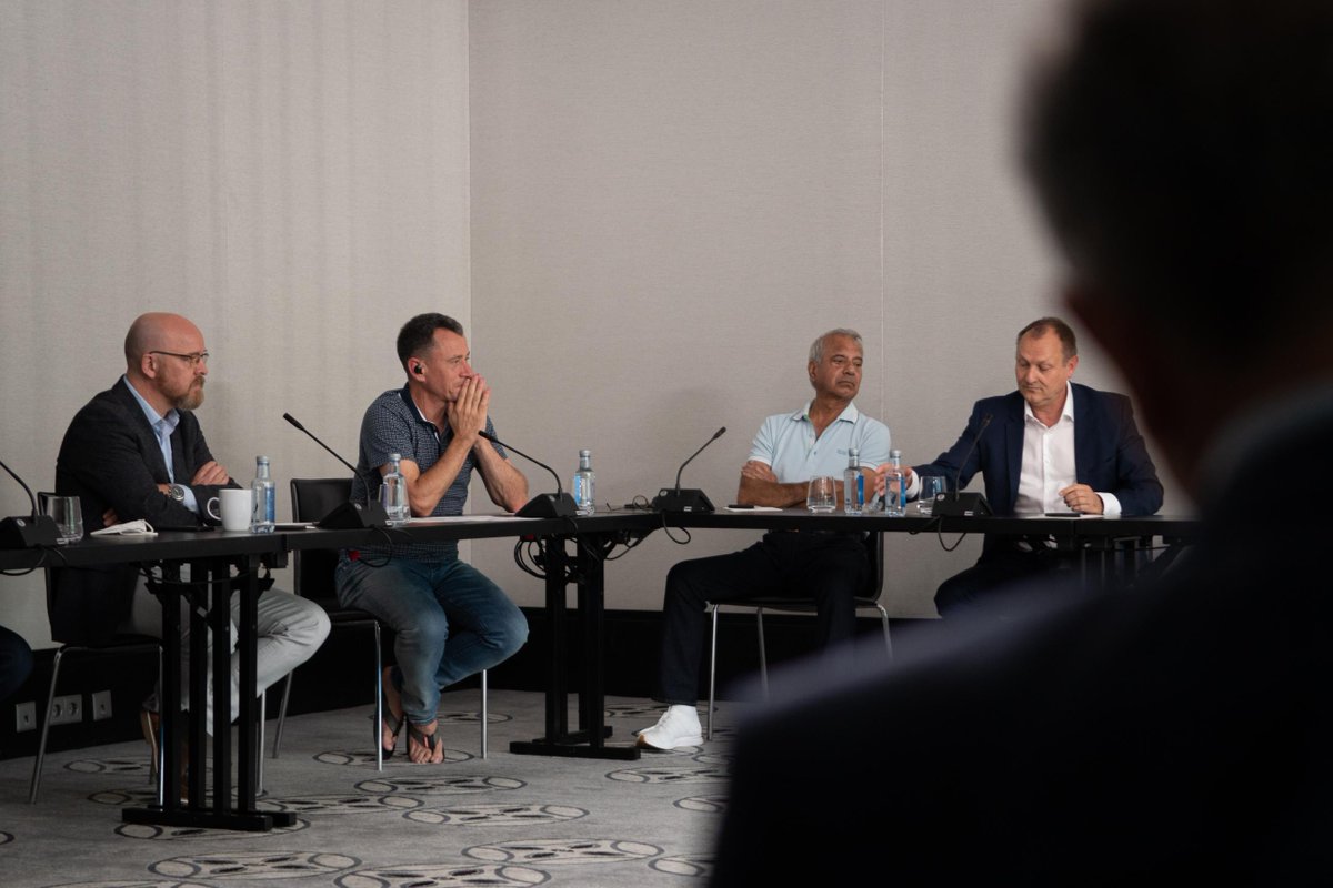 CanapiiOfficial's tweet image. Another exciting day at the largest hybrid event, Canalys forums EMEA, hosted in Barcelona. ✨Here&apos;s a glimpse of the great experiences at Day 1 of #Canalysforums21! #canapii #virtualevents #hybridevents #events #eventplatform #virtualeventplatform #eventprofs #eventplanning