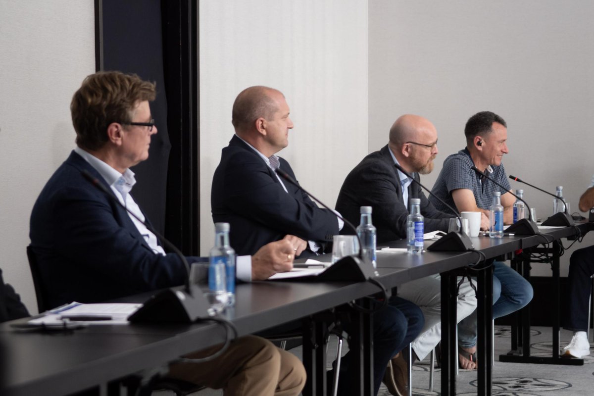 CanapiiOfficial's tweet image. Another exciting day at the largest hybrid event, Canalys forums EMEA, hosted in Barcelona. ✨Here&apos;s a glimpse of the great experiences at Day 1 of #Canalysforums21! #canapii #virtualevents #hybridevents #events #eventplatform #virtualeventplatform #eventprofs #eventplanning