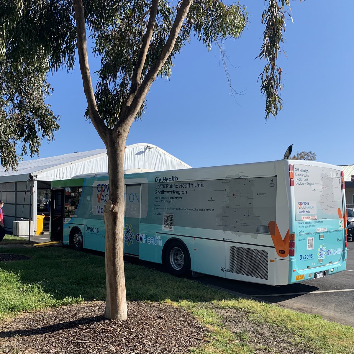 emily_bugeja's tweet photo. Working as a vaccinator has gotta be the best job I’ve ever had! So lucky to have the opportunity as a med student to serve my community in this way. And even better when I get go to my local area on Jabba the Bus! 🚌 💉 #medstudenttwitter #covid19vic https://t.co/lvvLEPD4gD