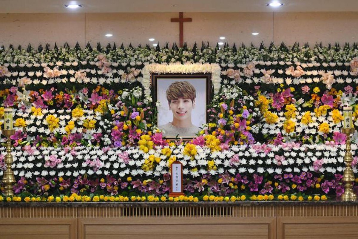 wLBpLoVBJRtbtAY's tweet photo. 올리버 트리라고 라잎고스온 부른 앤데 저 두 번째 사진에 지 얼굴 넣고 유튜브에 올림 진짜 개념 좆도 없는 https://t.co/xG6LrAdCPF