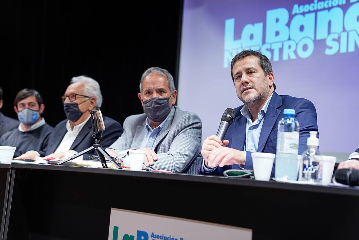SergioOPalazzo's tweet photo. Ayer inauguramos junto a la cra Alejandra Estoup los cursos de formación sindical  en la Seccional Buenos Aires.
Contamos con la presencia en la apertura de dos grandes luchadores y amigos el Senador Mariano Recalde y el ex diputado nacional Héctor Recalde. https://t.co/WD6Wd3utGa