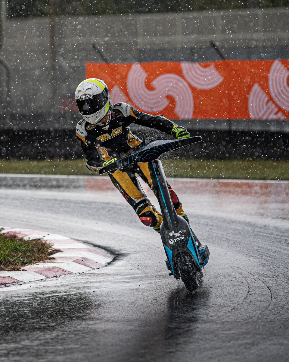 eSC_LIVE's tweet photo. The first wet weather test for the S1-X 🌧 

#eSkootr | #eSCRacing https://t.co/dtN1rRCJVJ