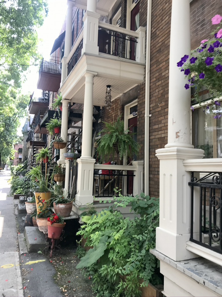 Gasp4Change's tweet photo. @MikePMoffatt @bittrfridgetrol @losinghopein @notjustbikes @BrentToderian In Montreal, entire neighbourhoods are 3 stories tall, with big decks and backyards and walkable neighbourhoods! #RueRachel #MiddleDensity
#StopSprawl https://t.co/UWJnuh4Cox