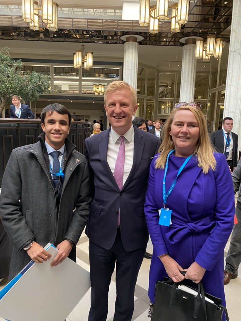 WendyMaisey's tweet photo. Inspiration speech by our PM, great end to four days of conference. So good to all be back in Manchester in person. @mirfin_theo @OneWarrington @CandWTories @Warrington_YC @BorisJohnson @OliverDowden https://t.co/78XCLnWe8y