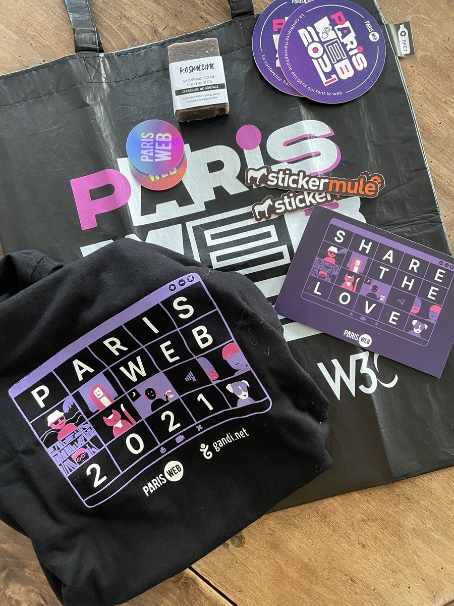 ChloeBeghin's tweet photo. Ohhhh les zoulis goodies 😍 Merci @ParisWeb https://t.co/vwwo5CuiR2