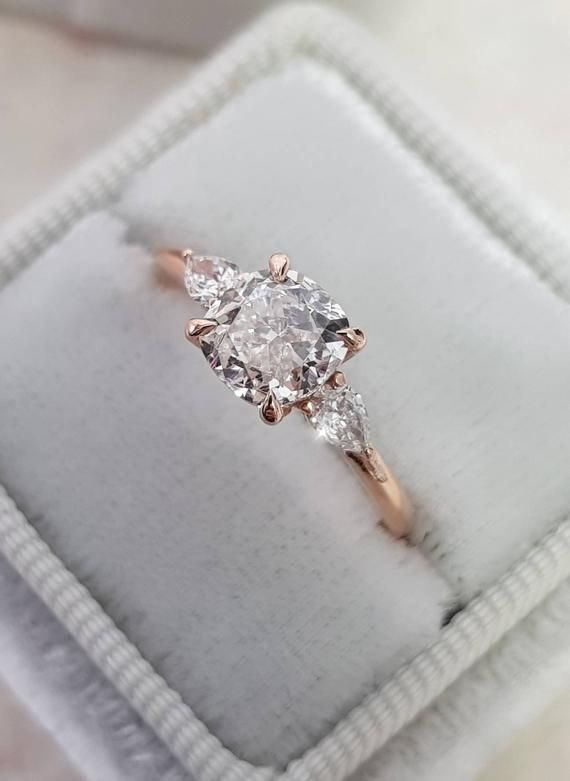 walangyeIo's tweet photo. ㅤㅤ

                          hi fiancé.

           ㅤㅤ https://t.co/lhJbmge22G