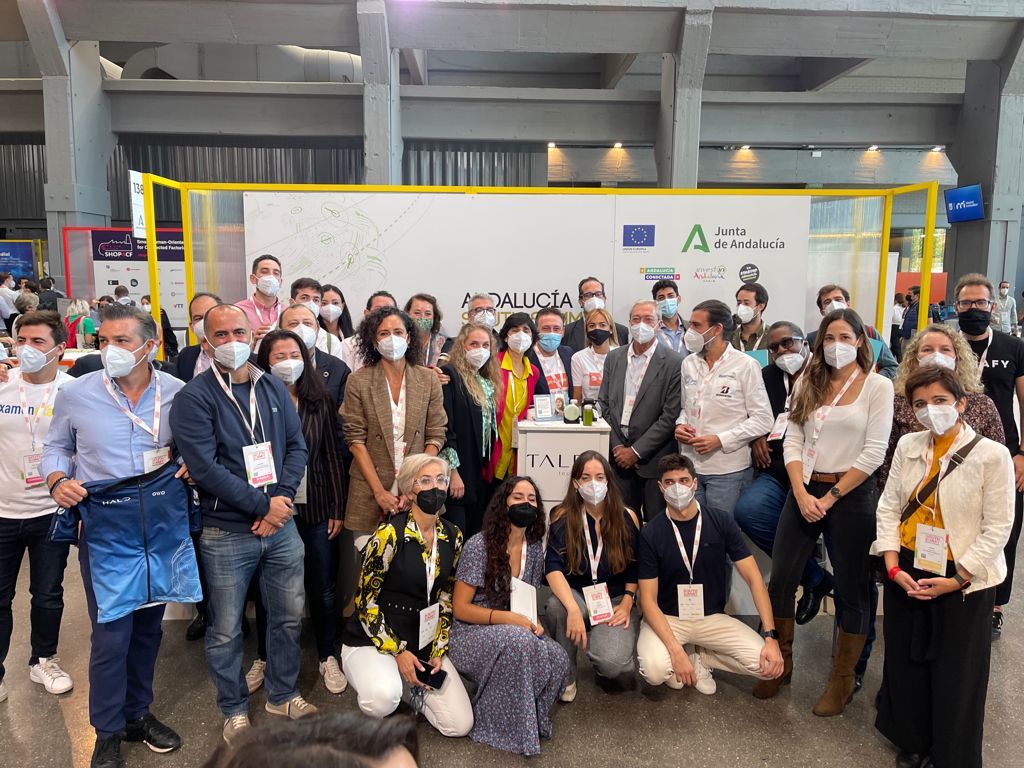 TALES tecnology (@talestechnology) on Twitter photo TALES technology en el #SouthSummitMadrid2021 gracias a @extendajunta y al <a href="/ProgramaMinerva/">Programa Minerva</a> (@EconomiaAnd y <a href="/VodafoneEmpresa/">Vodafone Empresas</a>), hoy nos encontramos rodeados de compañeros (@Firmafy y <a href="/ColivingHotels/">COliving Hotels</a>).
<a href="/ivanpestanaruiz/">Ivan Pestaña Ruiz</a> con <a href="/rogeliovelascop/">Rogelio Velasco</a> y <a href="/rosasiles/">Rosa Siles</a> #calidaddelaire #Tales180 TALES technology en el #SouthSummitMadrid2021 gracias a @extendajunta y al <a href="/ProgramaMinerva/">Programa Minerva</a> (@EconomiaAnd y <a href="/VodafoneEmpresa/">Vodafone Empresas</a>), hoy nos encontramos rodeados de compañeros (@Firmafy y <a href="/ColivingHotels/">COliving Hotels</a>).
<a href="/ivanpestanaruiz/">Ivan Pestaña Ruiz</a> con <a href="/rogeliovelascop/">Rogelio Velasco</a> y <a href="/rosasiles/">Rosa Siles</a> #calidaddelaire #Tales180