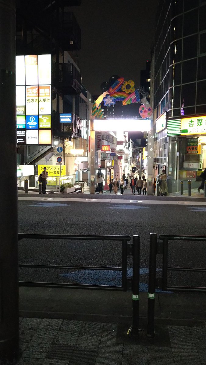 Mr_JUNKYO's tweet photo. 今日はHPの動画撮影で事務所ジュネスへ！
原宿竹下通りをテクテク！

役者を目指し田舎から出て来て、こんな都会の事務所に所属出来たらスゲーな〜！て昔思ってたな〜と思いながら歩く｡｡｡

今はそんな所にある事務所にお世話になっている｡｡｡感慨深い！      お陰です😊

#junesmodel https://t.co/bzpfa3PSnm