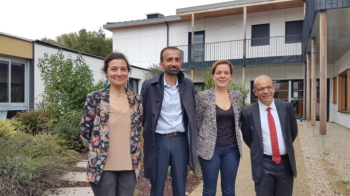 👧Eric Delemar <a href="/Defenseurdroits/">Défenseur des droits</a> de l’Enfant a été reçu dans l'#Ain par <a href="/LnMarechal/">Hélène Bertrand-Maréchal</a>✅Rencontre avec les pros de la Maison de l'#enfance et les enfants ayant été entendu en vue de la rédaction du rapport sur la santé mentale que le Défenseur remettra le 20/11 au Président de la Rép