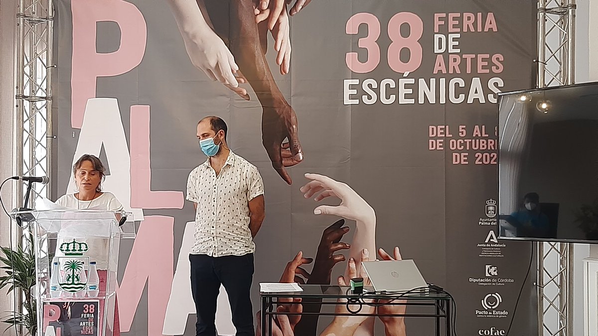 LaSalaRNE's tweet photo. Isla Aguilar y Miguel Oyarzun, directores artísticos del Festival Iberoamericano de Teatro de Cádiz, suscriben un acuerdo de colaboración con la Feria de Artes Escénicas de Palma del Río, dos citas en las que está presente #RNE

https://t.co/C9ecYffVhG
https://t.co/UMONOoZ4Dr https://t.co/O3Dx6hWsrd