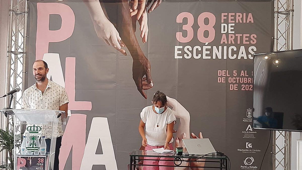 LaSalaRNE's tweet photo. Isla Aguilar y Miguel Oyarzun, directores artísticos del Festival Iberoamericano de Teatro de Cádiz, suscriben un acuerdo de colaboración con la Feria de Artes Escénicas de Palma del Río, dos citas en las que está presente #RNE

https://t.co/C9ecYffVhG
https://t.co/UMONOoZ4Dr https://t.co/O3Dx6hWsrd