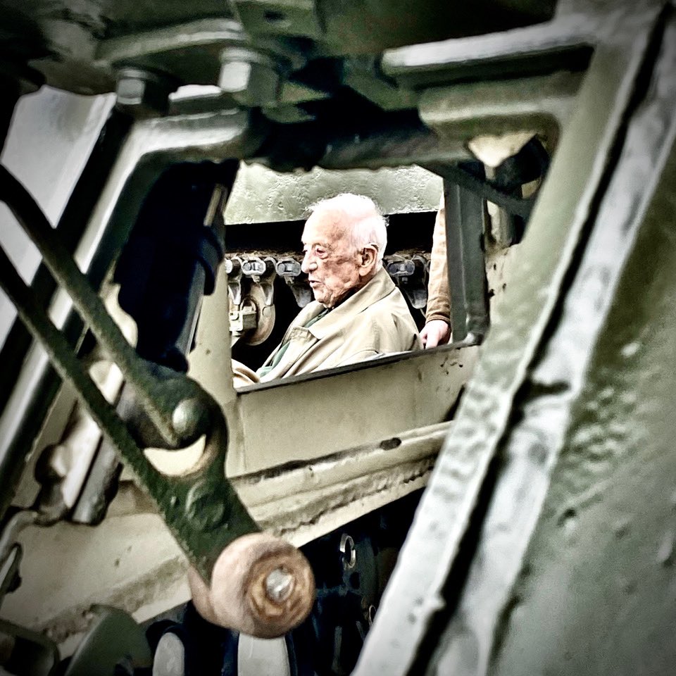 James1940's tweet photo. V sad to report that Stan Perry passed away this morning - the last troop commander of the Sherwood Rangers.  Incredible to think he was wowing us at #WarFest just a couple of weeks ago.  What a remarkable &amp; lovely man he was. Thoughts with his daughter, Kat.@WeHaveWaysPod https://t.co/J8qc1YTZ4m