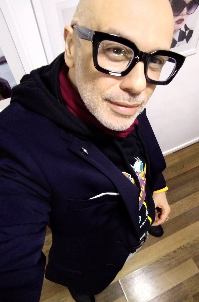 marcostosti1's tweet photo. #lifestyle #life #stylecareca #stylecolors #oculosstyle #styling #homemnamoda #fashionmen #maduros #madurosgay #gayBrasil #maduros_del_mundo #homensmaduros #hombresmaduros #selfiemood #2021selfie #selfiefashion #homemnamoda #fashionmen #fashiondiaries #fashionista #fashiongram https://t.co/PF0q2L46O3