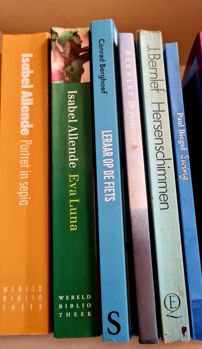 twitineke's tweet photo. Mooi plekje in mijn #boekenkast tussen #Allende en #Bernlef #datkoeminder #leraaropdefiets @conradberghoef https://t.co/TiiqE30D3j