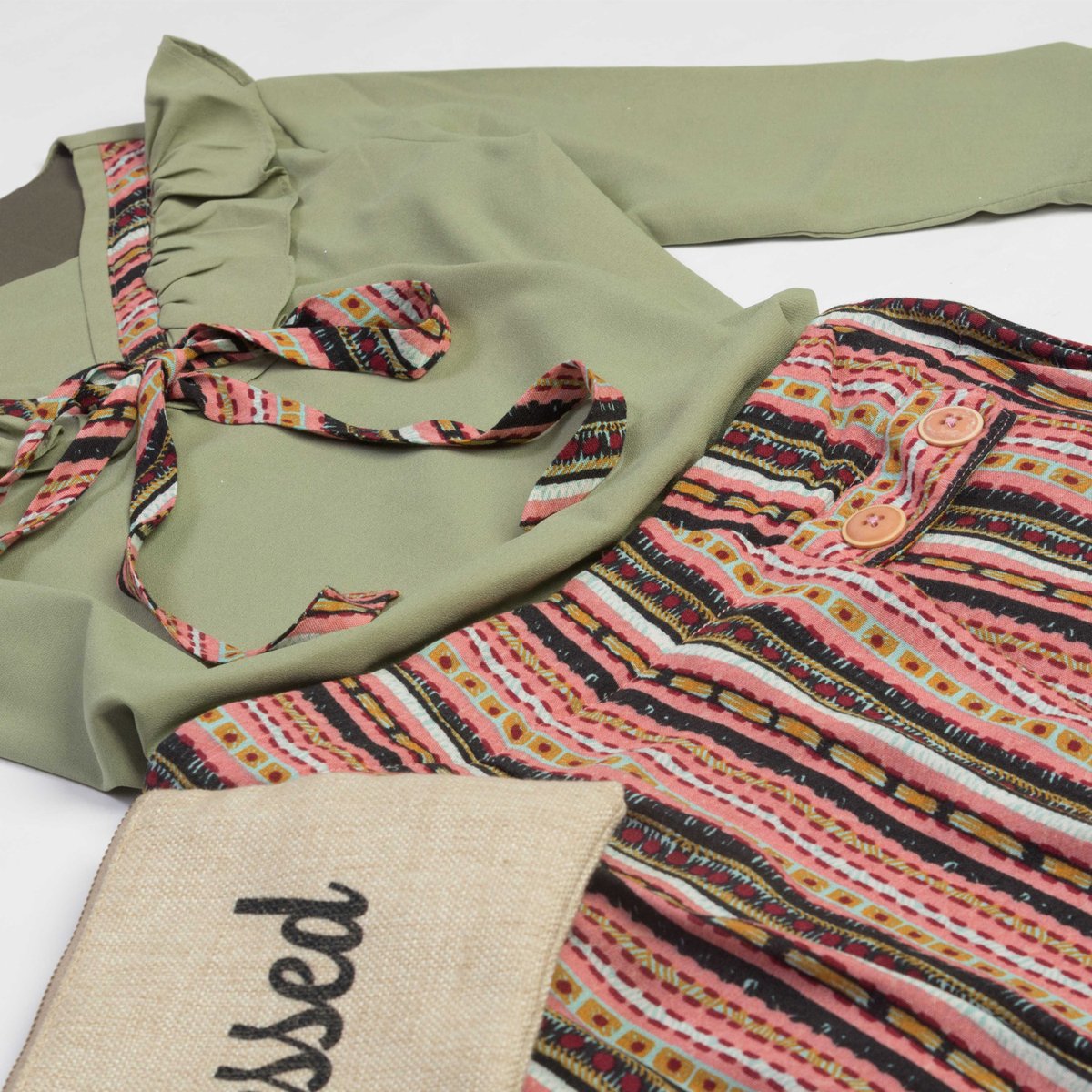 EFS_Apparel's tweet photo. This chic earth color blouse & overlap cullotes from EFS Apparel is just what your wardrobe needs! Buy Now!
#EFSCore #EFSApparelBasics #Coordinates #Terno #Overlap #Cullotes #Blouse https://t.co/sVacSaK4dJ