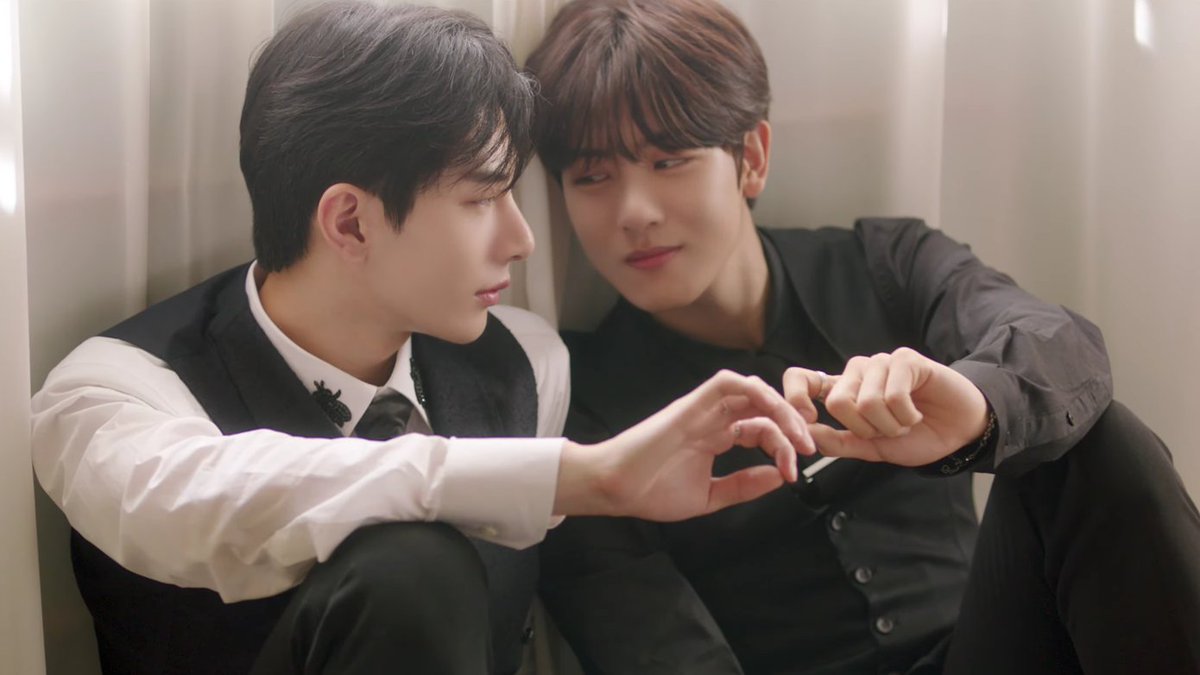 bobeomness's tweet photo. bobeom scenes in golden child music videos ❤🥺
damdadi - it's u - breathe - ddara
#GoldenChild #Bomin #Jibeom #BOBEOM #골든차일드 #최보민 #김지범 https://t.co/GN9Cup1mYG