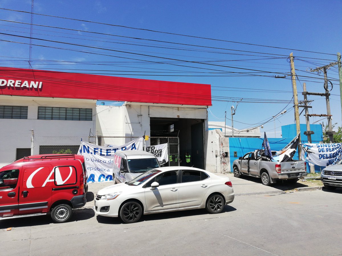 lopezoseb's tweet photo. Tercer día de paro de transporte en @andreaniok Salta @Mercadolibre @ML_Argentina @MinSaludSalta @msalnacion #AndreaniPrecariza https://t.co/k0WhwT5l3t https://t.co/57gXKJU61a