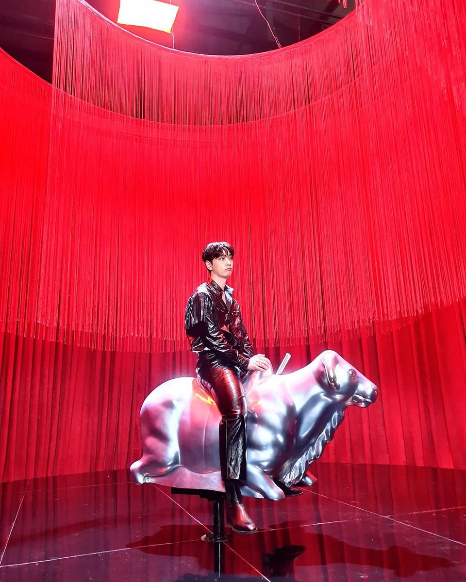 France2pm's tweet photo. IG Chansung - 06.10.21
« #.pendant le tournage du clip
#.le rodéo #.c’est fatigant #WithMe_Again #BokuToMata »
😆💜
#CHANSUNG #찬성 #2PM #투피엠 https://t.co/QfX0qiBscX