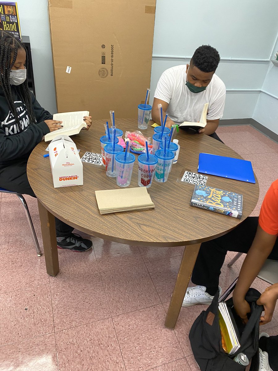 YaritzaV_'s tweet photo. Day 1 @Flipgrid Breakfast Crew Book Club. Thank you @Holmes_Edu for helping me personalize the #YVResources Tumblers for students ๐ฅฐ
#FlipgridForAll ๐#EquityThroughLiteracy ๐ https://t.co/kURE63q9jV